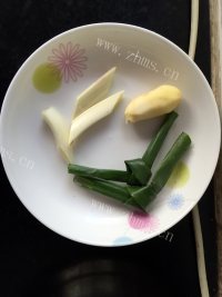 美味营养的牛骨汤做法图解3)