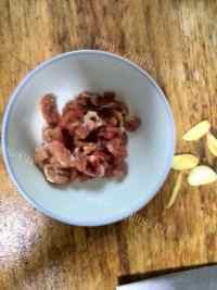 家常菜芹菜炒肉丝做法图解3)