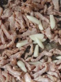 家常菜肉丝炒茄子做法图解6)