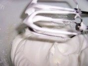 自制草莓夹心蛋糕做法图解4)