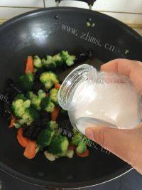 家常菜素炒西兰花做法图解9)