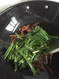 家常菜韭菜炒豆干做法图解6)