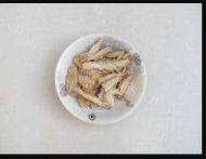 滋补的当归煮鸡蛋做法图解2)