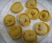 美味的黄金元宝饺子