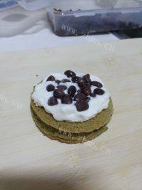 美味的抹茶蜜豆小蛋糕做法图解12)