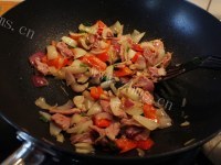 家常洋葱干煸咸肉做法图解5)