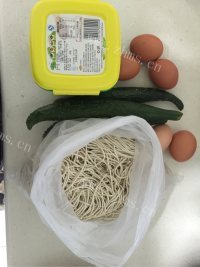 美味的鸡蛋炸酱面做法图解1)