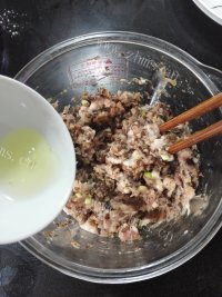 美味的珍珠丸子做法图解7)