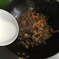色泽鲜亮的肉末茄子做法图解11)