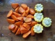 美味的玉米萝卜大骨汤做法图解6)