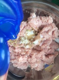 自己做的香菇猪肉饺子做法图解8)