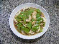 家常菜青椒炒蘑菇