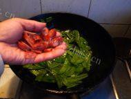 「DIY美食」荷兰豆炒腊肠做法图解4)