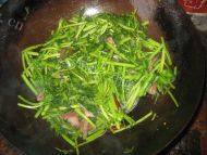 美味小炒（茼蒿炒肉）做法图解6)