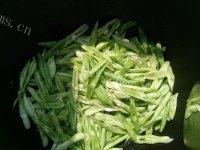 家常菜炒豆角做法图解5)