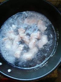 美味的海带结红烧肉做法图解3)