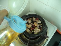 好吃木耳滑鸡煲仔饭做法图解8)