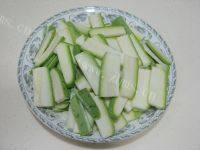 家常素炒番茄西葫芦做法图解3)