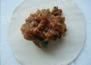 鲜肉锅贴做法图解4)