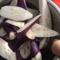 家常烧茄子做法图解1)