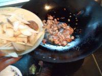 家常菜杏鲍菇炒肉丝做法图解5)
