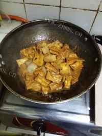 美味的酱烧豆干肉片做法图解14)