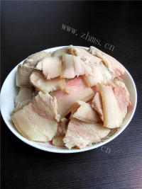 香飘十里的青椒回锅肉做法图解4)