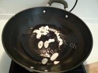 家常菜炒茭白做法图解2)