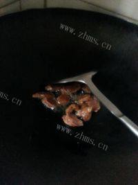 外婆做的腊肠炒蒜苔做法图解4)