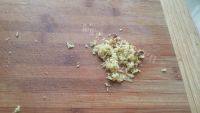 自制酸菜猪肉水饺做法图解4)