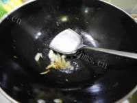 美味的炒河虾做法图解2)
