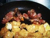 家常菜腊肠炒豆腐做法图解7)