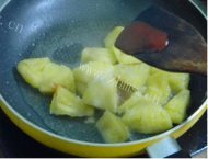 「健康美食」菠萝咕咾肉做法图解7)