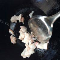 口感好的青豆炒肉做法图解5)