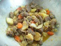 家常菜土豆烧牛肉做法图解15)