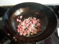 美味的牛肉丁扁豆饭做法图解4)