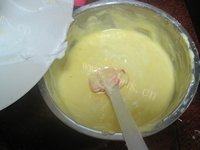 可口的蔓越莓戚风蛋糕做法图解11)