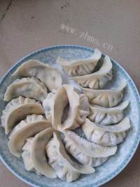 美味的玉米韭菜饺子