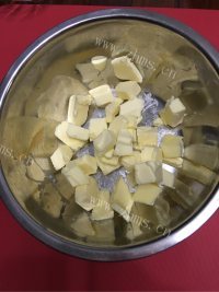 妈妈最爱的切达芝士酥饼做法图解3)