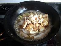 奶白色龙头鱼滚豆腐做法图解7)