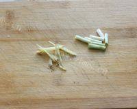 家常菜青豆炒虾仁做法图解2)
