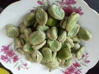 家常菜清炒蚕豆做法图解1)