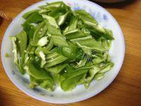 家常菜肉炒青椒做法图解2)