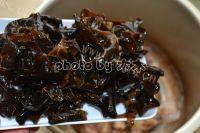 滋补的山药木耳排骨汤做法图解5)