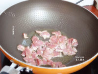 家常的蒜蓉秋葵炒肉做法图解5)
