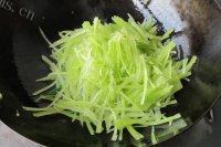 美美厨房之莴笋炒鸡蛋做法图解6)