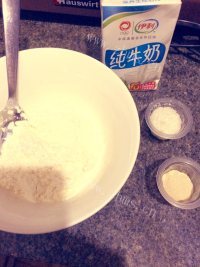 自制牛奶小餐包做法图解1)