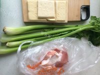 好吃的芹菜炒香干做法图解1)