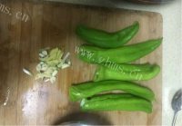 诱人的虎皮尖椒做法图解1)