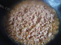 美味的酸豆角炒肉末做法图解4)